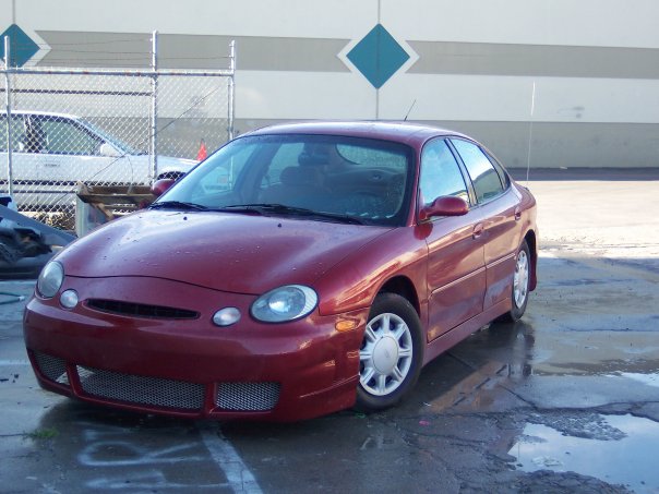 Roberto's 1997 Ford Taurus
