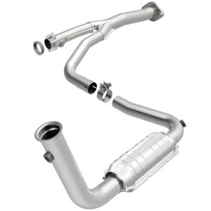 2004 Jeep Liberty; 3.7, 6V Magnaflow OEM Grade Direct Fit Catalytic Converter with Gasket (49 State Legal)