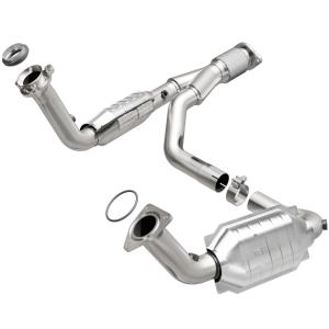 2007 GMC Envoy Denali;5.3, 8V Magnaflow OEM Grade Direct Fit Catalytic Converter with Gasket (49 State Legal)